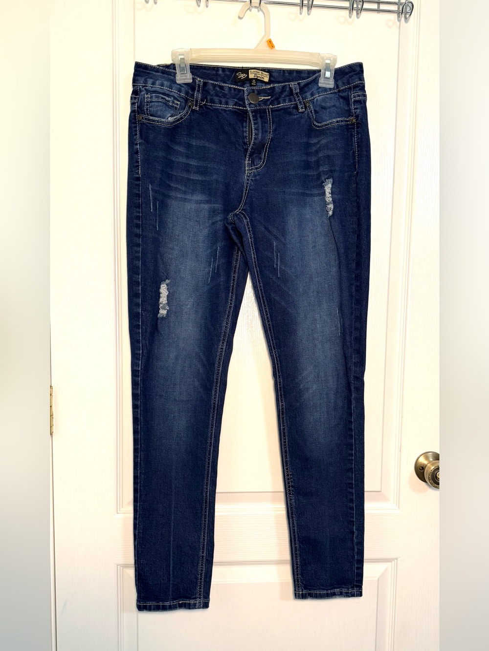 Suzanne Betro denim Women’s Dark Blue Distressed Skinny Jeans size 12